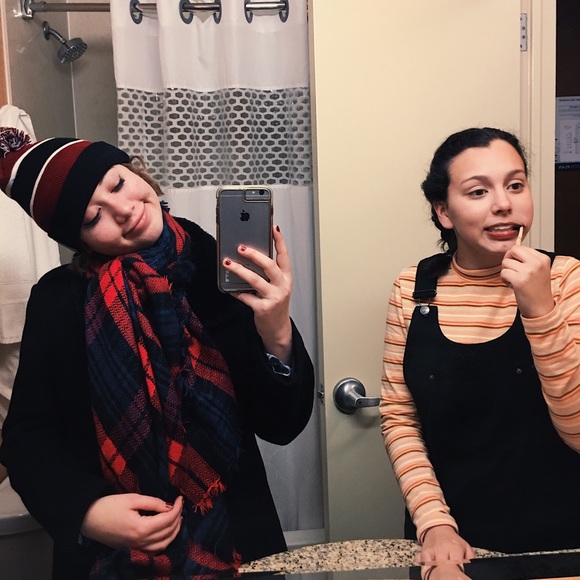 Meet your Posher, Lucia - Picture 1 of 1